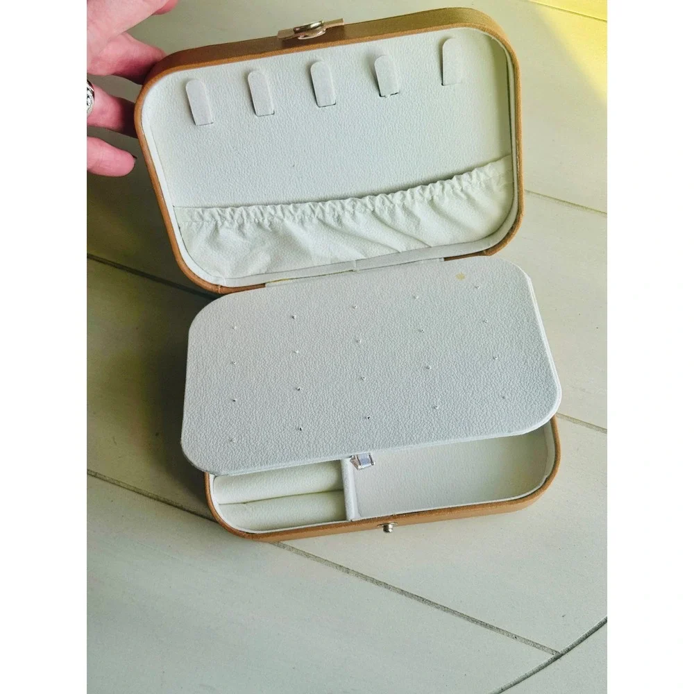 Travel Jewelry Organizer Case Faux‎ Leather Tan Snap Closure jewelry Storage Box